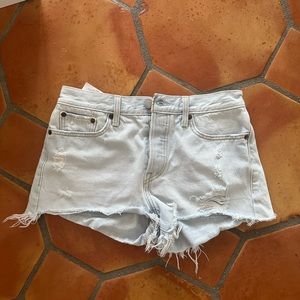levi's light wash high waisted jean shorts